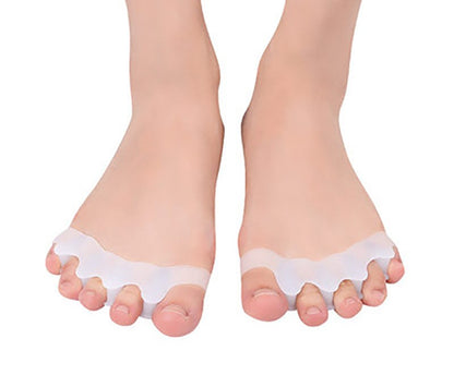 Mjuk tåseparator i silikongel som håller isär tårna vid hallux valgus
